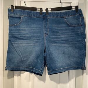 NWT Terra & Sky Size 4X Elastic WaistSplit Hem Med Wash Denim Jean Shorts